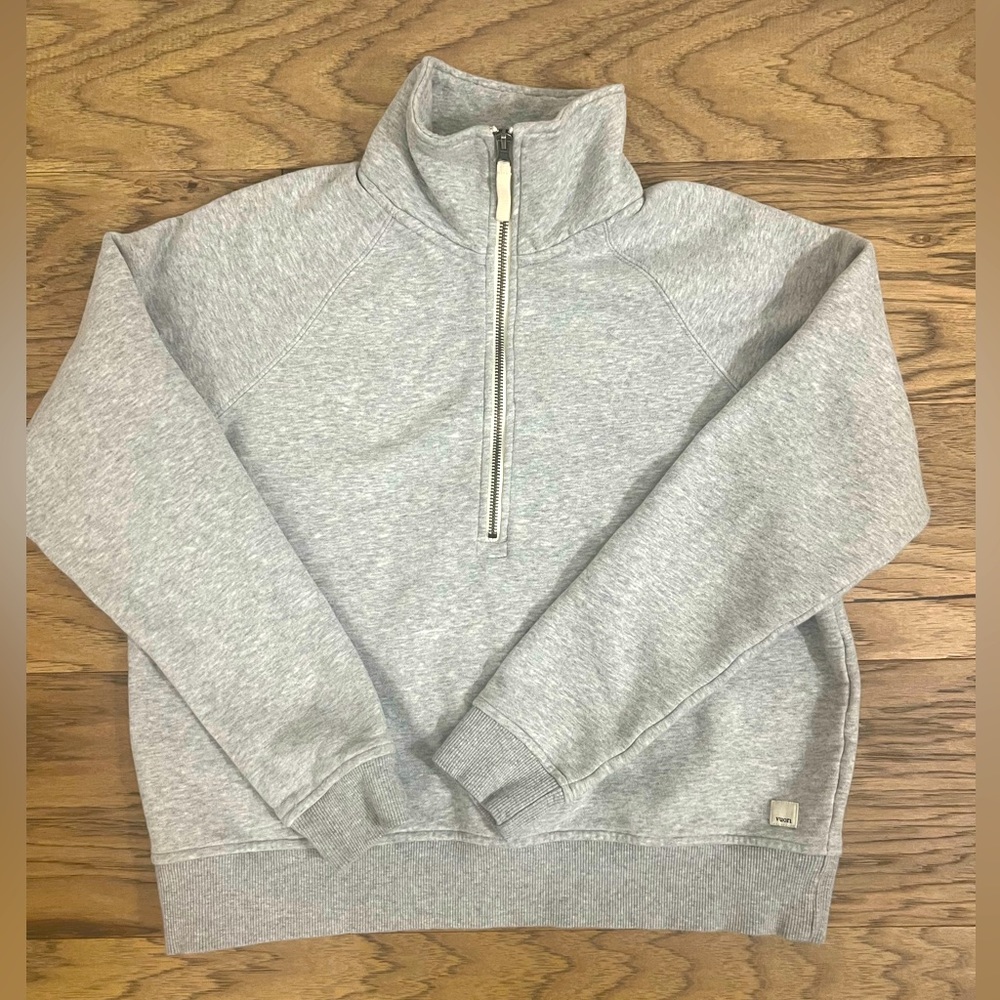 Vuori Restore Half Zip sweatshirt in Light Heather Gray, size Small